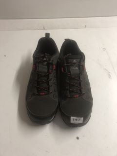 COLOMBIA SHOES IN BLACK SIZE 10