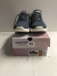 SKETCHERS LITE FOAM IN NAVY SIZE 5.5