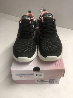 SKETCHERS LITE FOAM IN BLACK SIZE 5