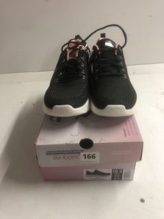 SKETCHERS LITE FOAM IN BLACK SIZE 6