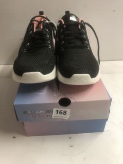 SKETCHERS LITE FOAM IN BLACK SIZE 6