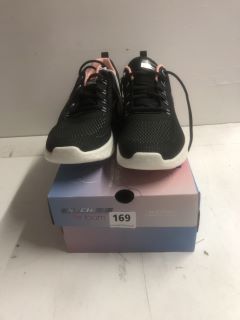 SKETCHERS LITE FOAM IN BLACK SIZE 6