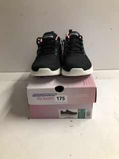 SKETCHERS LITE FOAM IN BLACK SIZE 4.5