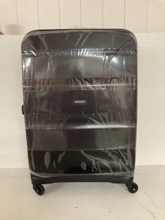 AMERICAN TOURISTER SUITCASE IN BLACK