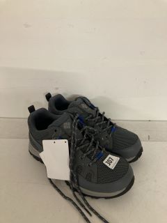 COLUMBIA MEN'S TRAINERS IN GREY SIZE 8