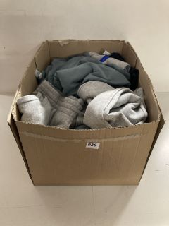 BOX OF ASSORTED CLOTHING IN VARIOUS DESIGNS & SIZES TO INCLUDE UNDER ARMOUR