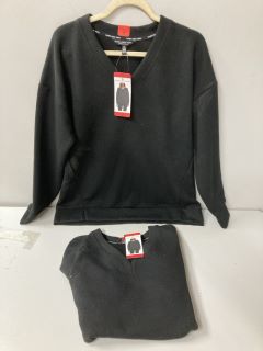 2 X MARC NEW YORK BLACK JUMPERS M