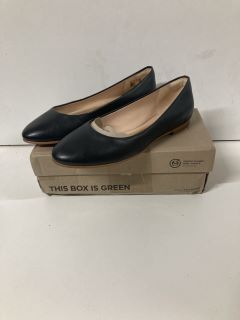 CLARKS COUTURE BLOOM SHOES SIZE 5