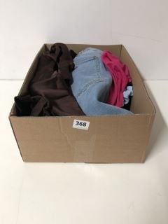 A BOX OF ASSORTED CLOTHING TO INCLUDE NEW LOOK TOP SIZE 14