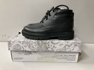 CLARKE PRAGUE BOOTS SIZE 31 (ODD SHOES)