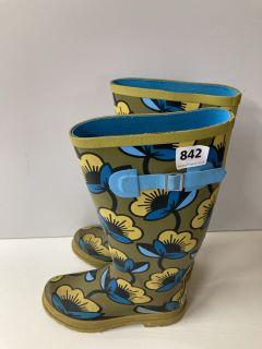 REGATTA WELLIES SIZE 5