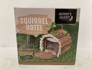 NATURES MARKET SQUIRRELS HOTEL