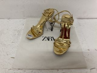 ZARA GOLD HIGH HEELS SIZE:5