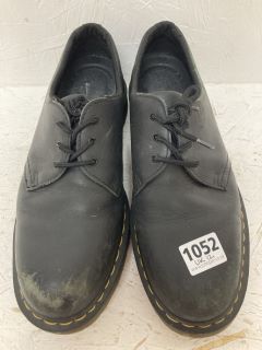 DR MARTENS SHOES SIZE:12