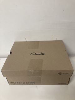 CLARKS SHOES SIZE 6