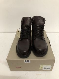 MENS LEVI BOOTS SIZE 10