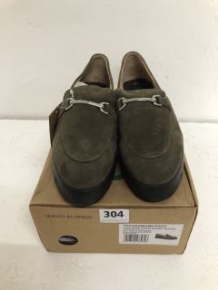 POD SHOES SIZE 6