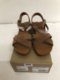 DUNE SANDLES SIZE 6