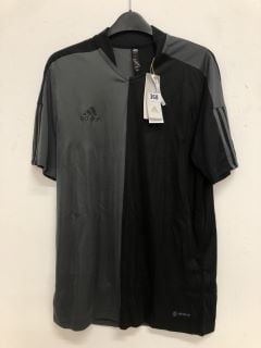 ADIDAS T-SHIRT SIZE MEDIUM