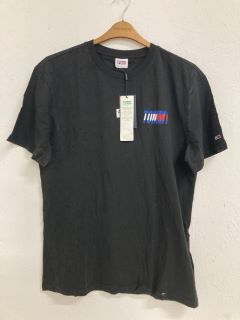 MENS TOMMY T-SHIRT SIZE LARGE