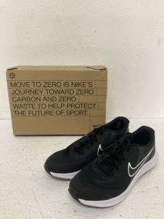 NIKE TRAINERS SIZE 5