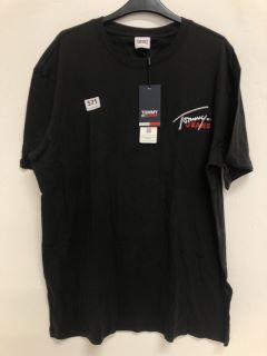 TOMMY JEANS T-SHIRT SIZE LARGE