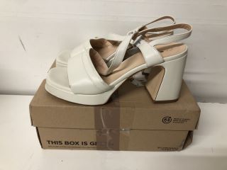 CLARKS PATEMA OFFWHITE LEATHER HEELS SIZE:8