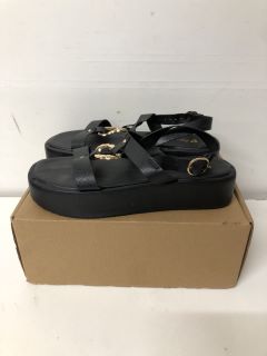 GOLD TRIM FLATFORM SANDALS BLACK SIZE:7