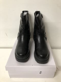 PERTH BOOTS BLACK SIZE:6