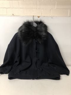 WOMENS COAT SIZE 22