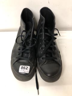 BLACK LEATHER CONVERSE SIZE 8