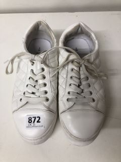 WHITE TRAINERS SIZE UK 5