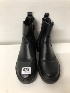 BLACK BOOTS SIZE UK 3