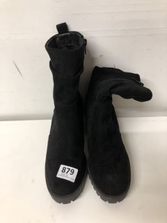 BLACK BOOTS SIZE UK 5