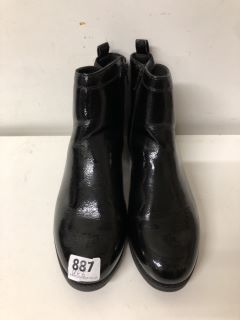 BLACK BOOTS SIZE UK 6