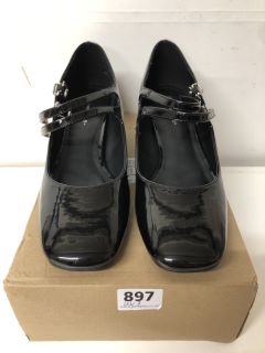 SHOES SIZE UK 7