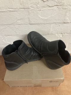 CLARKES SIZE UK 5