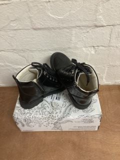 CLARKES SIZE UK 12.5