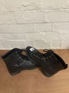 WOMENS BLACK BOOTS SIZE UK 8