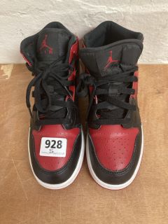 NIKE AIR JORDANS SIZE:5