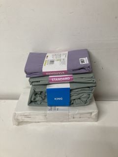 QTY OF ASSORTED BEDDING INC KING SIZE FITTED SHEET