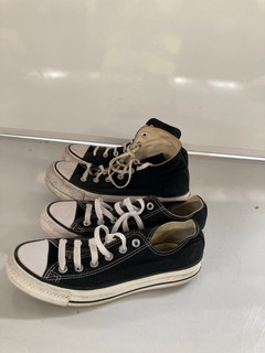 2 X CONVERSE ALL STARS TRAINERS BLACK SIZE 1 X 6.5 1 X 6