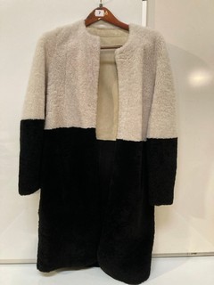 1 X THE WHITE COMPANY COLOUR BLOCK SHEEPSKIN COAT SIZE 12 ECRU/BLACK RRP £995