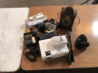 QTY OF ASSORTED ITEMS TO INCLUDE GOODMANS HD PROJECTOR MODEL 363566 AND MANTEL CLOCK