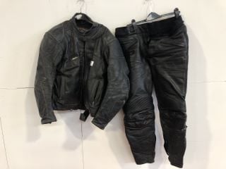 REV'IT! LEATHER MOTORCYCLE JACKET SIZE 2XL AND REV'IT! LEATHER MOTORCYCLE TROUSERS SIZE 40"