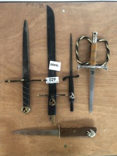 *18+ ONLY* 5 X ASSORTED REPLICA METAL DAGGERS TO INCLUDE REPLICA METAL DAGGER IN BLACK WITH CROSS GUARD AND REPLICA METAL DAGGER WITH WOODEN HANDLE AND BIRD DESIGN