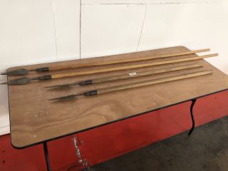 *18+ ONLY* 2 X 148CM REPLICA METAL TIP SPEARS WITH WOODEN SHAFT TO INCLUDE 2 X 209CM REPLICA METAL TIP SPEARS WITH WOODEN SHAFTS