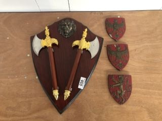 *18+ ONLY* GOLD AND SILVER METAL COLOURED AXES ON A LION WOODEN WALL MOUNT REPLICA TO INCLUDE 3 X RED AND BROWN COLOURED COAT OF ARMS