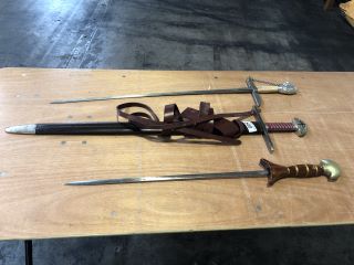 *18+ ONLY* 79CM REPLICA METAL SCIMITAR SWORD WITH WOLF POMMEL TO INCLUDE 87 CM REPLICA METAL LONGSWORD WITH BROWN SCABBARD AND CRUSADER DESIGN AND 60 CM REPLICA METAL SHORTSWORD WITH WOODEN GRIP