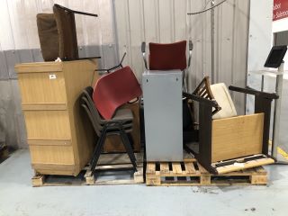 PALLET OF ITEMS TO INCLUDE OFFICE CHAIRS AND WOODEN DRAWERS